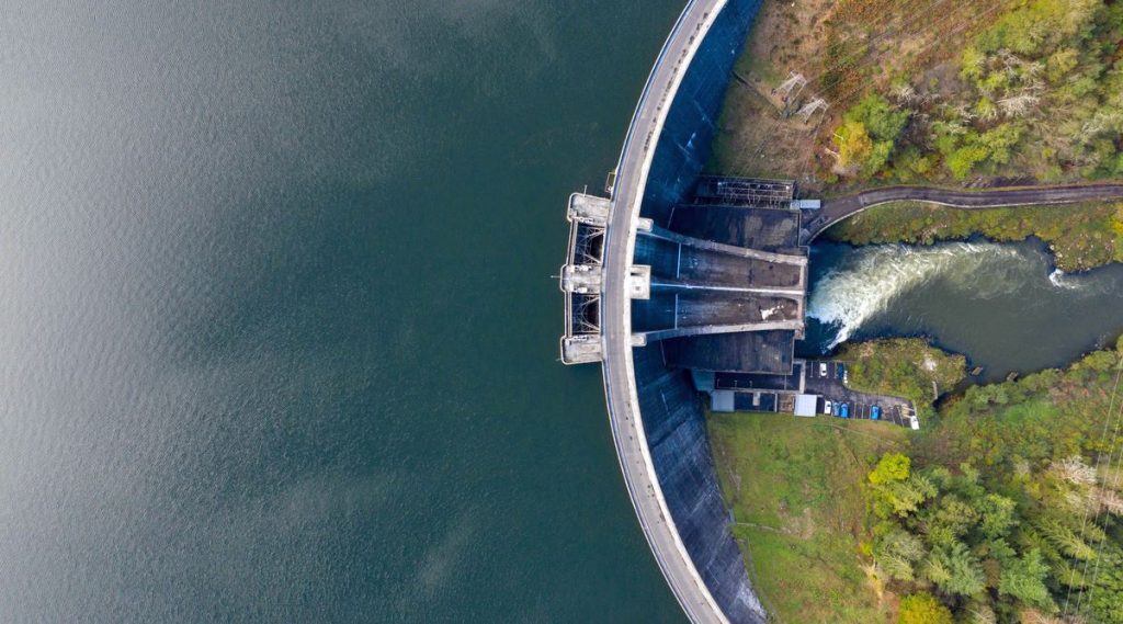 Barrage Hydroélectrique Dans Le Cantal