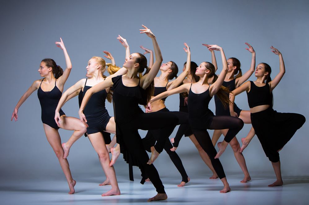 Groupe De Femmes Qui Font De La Danse Classique