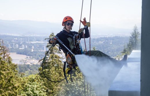 Cordiste Effectue Un Nettoyage Sur Un Building